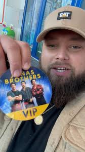 Happy wife happy life is what they say.. #jonasbrothers #amwayarena #fyp  #vip