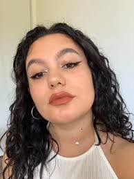 Yolanda Alves's Instagram, Twitter & Facebook