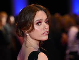 Alexis Floyd On 'Inventing Anna' & Why We Love Scammer Stories