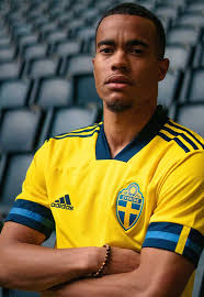Deze 22 basisspelers zullen aan de aftrap. Zweden Thuisshirt 2020 2021 Voetbalshirts Com