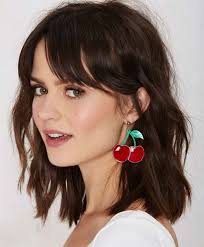Side swept bangs have been sweeping the nation like no other hairstyle so take a look at these ideas and get inspired by your favorite celebrities. Gorgeous Medium Hairstyles With Side Swept Bangs Full Dose Bangs With Medium Hair Medium Hair Styles Side Bangs Hairstyles