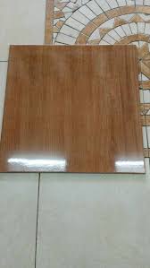Harga keramik lantai 40×40 memiliki harga yang standar, tidak terlalu mahal namun tetap dalam harga keramik lantai untuk teras memang tidak memiliki perbedaan dengan peruntukan ruangan jika teras lebih terpapar area outdoor maka jangan pilih keramik yang glossy karena akan licin dan. Keramik Lantai Ukuran 60x60 Motif Serat Kayu Glossy Lazada Indonesia