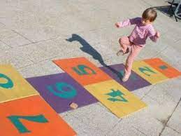 Juegos tradicionales lo que jugaban los ninos de antes espacio ninos. Juegos Que Se Jugaban Antes Los Abuelos Los Juegos Tradicionales De Los Abuelos Con Los Que Los Nietos Siguen Divirtiendose Como Jugar Besos A Escondidas Mika Perlmutter