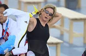 Eisschnellläuferin claudia pechstein aus berlin hat geschichte geschrieben und die norm für ihre achten olympischen winterspiele erfüllt. Claudia Pechstein Tranen Nach Dem Geplatzten Traum Sport Stuttgarter Nachrichten