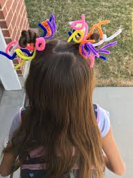 This reminds me it's almost that time of year again. Cute Easy And Inexpensive Crazy Hair Day Idea Easycrazyhairdayideas Gekke Haar Dagen Gekke Kapsels Gekke Haren