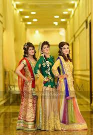 Haldi Day Pose Pakistani Wedding Dresses Mehendi Outfits Muslim Women Fashion