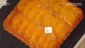 Mettete a caramellare le fette di arancia in un pentolino con acqua e zucchero coprendo con un coperchio e facendo cuocere per circa 10 minuti. La Prova Del Cuoco Ricetta Torta All Arancia Di Natalia Cattelani