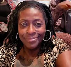 Introduction of Lois from Wilmington, Delaware, seeking connections