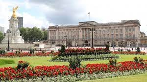 Станции victoria, green park и hyde park corner. The Truth About Buckingham Palace S Gin