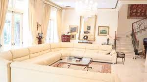 Namun, guci yang sederhana bisa dijadikan pilihan untuk ruang tamu minimalis anda. Ruang Tamu Mewah Milik Artis Indonesia Ukurannya Luas Banget