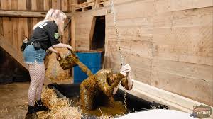 JVA Dung - ManureFetish - gefesselt und gefickt im Kuhdung