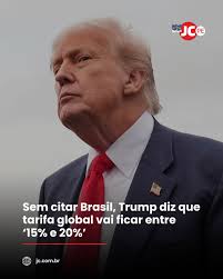 O presidente Donald Trump afirmou nesta segunda (28) que os Estados Unidos  vão estabelecer uma tarifa-base de 15% a 20% para os países que não  fecharem acordos comerciais separados até sexta-feira, 1º. "