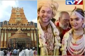 Udasi were laid to rest with full state honours at the leader's native place hanagal in haveri district on wednesday with a large. Politicians Stars Make A Beeline For Big Fat Wedding Of Janardhana Reddy S Daughter The News Minute