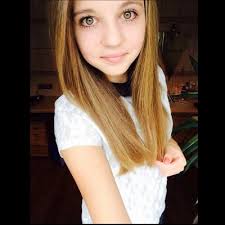 Larissa Klein (@larry_yow)