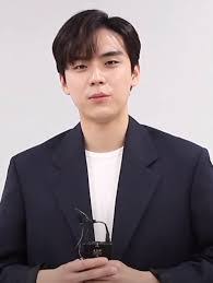 Kim Hoon's Instagram, Twitter & Facebook