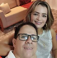 Modelagem. Você modela alguém? Como assim modelar? Modelar alguém é ler  tudo que pode sobre essa pessoa que você considera uma pessoa que alcançou  o que você quer alcançar. Uma pessoa geralmente