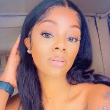 Lora Banks's Instagram, Twitter & Facebook