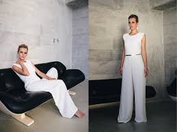 Die perlenstickereien, die applikationen und die verzierungen, die reine handarbeit sind, verlangen viel zeit und mühe. Moderne Brautkleider Urban Clean Kuss Die Braut Brautmode