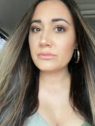 Keep your double chin up mamas 🩵