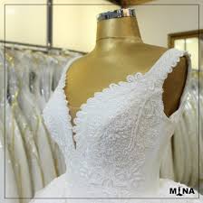 Statt viel geld für ein hochzeitskleid auszugeben, das nach der trauung womöglich im schrank verschwindet oder in den kleinanzeigen landet, können bräute hier für vergleichsweise wenig geld. Mina Damenmode Startseite Facebook