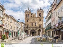 Braga is a city in the cávado valley of northern portugal. Vision En La Calle Con La Catedral De Braga En Portugal Imagen Editorial Imagen De Calle Historia 94909365