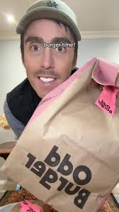 run down walk to @oddburgerfastfood 🌱 #veganfood #torontofood