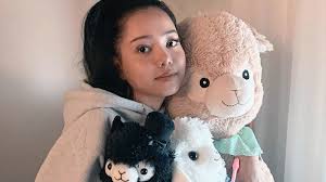 Bella Poarch Hits Out At Backlash Over Acting Kawaii On Tiktok Dexerto