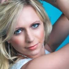 Shona Mitchell's Instagram, Twitter & Facebook