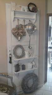 Alte Tur Als Regal Ahnliche Projekte Und Ideen Wie Im Bild Vorgestellt Findest Du Auch In Unserem Magazi Alte Tur Alte Turen Shabby Chic Dekor
