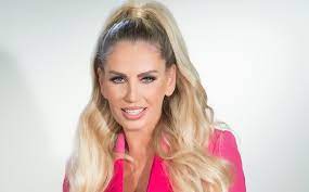 Asculti online si vezi videoclipul piesei de pe youtube. Tvr 1 Aduce Un Nou Talent Show Muzical Andreea BÄnicÄ Va Fi Gazda