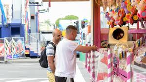 Comme chaque année la gigantesque foire du midi prend ses quartiers le long du boulevard du midi. Derniers Preparatifs Avant L Ouverture De La Foire Du Midi 2019 Edition Digitale De Bruxelles