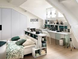 Teletravail 10 Conseils Pour Amenager Un Coin Bureau Chez Soi Chambre Parentale Avec Bureau Decoration Chambre Parentale Design De Cuisine Moderne