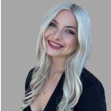 Ila Barnett's Instagram, Twitter & Facebook