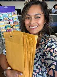 I'm pretty sure it's just about to pour down in Elgin, so before it does  I've snapped a few pics of this sweet pair who are heading off to Honolulu 