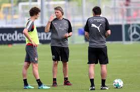 Bayern munich will trigger benjamin pavard's exit clause of €35 million and the french defender will join the bavarian giants on july 1, 2019. Em Dummytext Ortsmarke Der Fruhere Sturmer Uber Den Franzosischen Vfb Verteidiger Benjamin Pavard Der Am Sonntag Im Wm Finale Steht Er Ruht Vor Spielen In Sich News Esslinger Zeitung