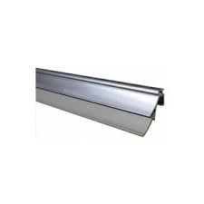 Je ne crois pas qu'il. Bas De Porte Pivotant En Aluminium Automatique Pour Des Portes Avec L 39 Ouverture Vers L Interieur Ou Vers L Exterieu Portes Pivotantes Plinthes Plinthe Pvc