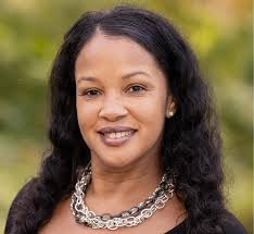 Debbie Howe's Instagram, Twitter & Facebook