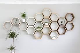t h e s h e l f unsere waben sechseck wandregale sind ein spass und moderne art und weise ihrer lieblings artikel rund um d rustikal weiss eiche rustikal regal