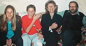 Suzane louise von richthofen (born november 3, 1983)1 is a brazilian prison inmate who murdered her parents on october 31, 2002 with help from her boyfriend and his brother. Caso Richthofen Wikipedia A Enciclopedia Livre