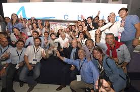 The coalition was created on 29 january 2015 by the general secretaries of the independent democrat union (udi), national renewal (rn), democratic independent regionalist party (pri) and political evolution (evópoli). Presidente Pinera Participa De Encuentro Chile Vamos Prensa Presidencia