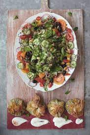 Jamie Oliver S Quick And Easy Mid Week Meals Jamie S 15 Minute Meals Jamie Oliver Greek Salad Greek Salad