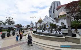 Alam sekitar fizikal antara komponen utama yang terjejas susulan penularan virus ini dan menyumbang kepada kematian manusia hampir di seluruh dunia. Bernama Covid 19 Empat Pejabat Exco Terengganu Di Wisma Darul Iman Ditutup 14 Hari