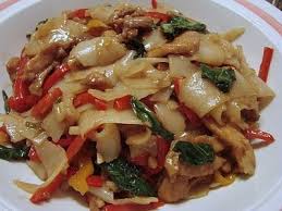 Pad Kee Mao Gai Drunken Noodles W Chicken Recipe Recipe Recipes Drunken Noodles Chicken Recipes