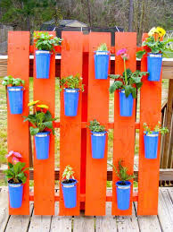 Ideen Fur Kreative Verwendung Der Holz Europaletten Im Garten Kruidentuin Pallet Tuin Vlonder Tuin Ideeen Doe Het Zelf