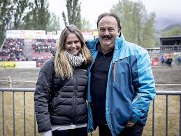 Skirennfahrerin corinne suter verrät uns wie sie im flow bleibt. Ski Star Suter Begeistert Von Den Kuh Kampfen 1815 Ch