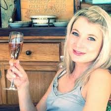 Tammy Pinker's Instagram, Twitter & Facebook