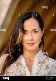 Julie Opp's Instagram, Twitter & Facebook