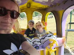 Emma Squires (@emmasq22)