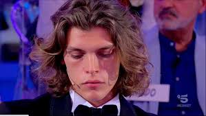 Le tre puntate con speciale uomini e donne: Uomini E Donne La Scelta Di Massimiliano Finisce In Lacrime