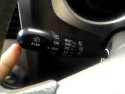 Menggunakan sabun atau shampoo bagi wiper tidak masalah, namun perlu diperhatikan lagi jenis sabun atau shampoo yang digunakan. Cara Menggunakan Wiper Depan Dan Belakang Mengeluarkan Air Wiper Youtube